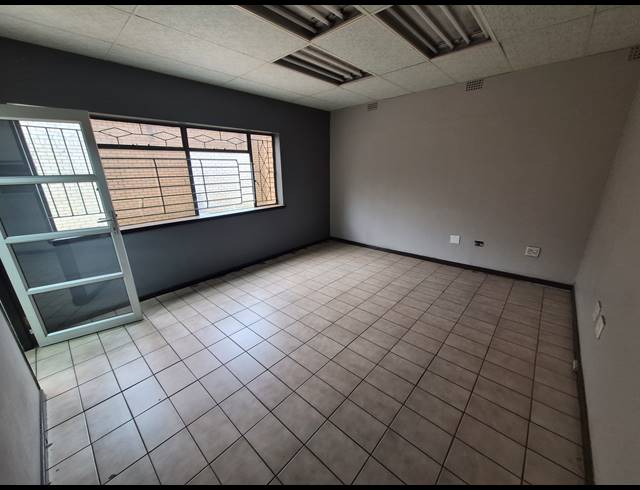 3,000M² WAREHOUSE TO LET IN BENROSE